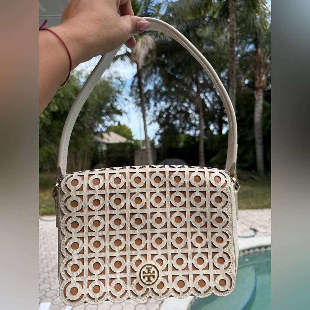 Tory Burch Elegant Cream Leather Hand Bag
